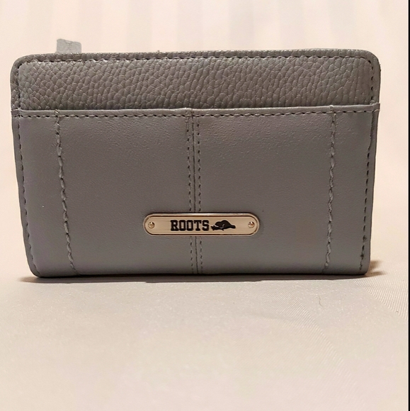 COPY - ROOTS NWT WALLET - Picture 2 of 8
